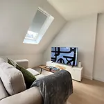 Prime Location! Cozy Stay By Riverside,Tube, Shops