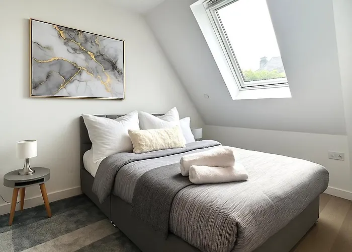 Prime Location! Cozy Stay By Riverside,Tube, Shops
