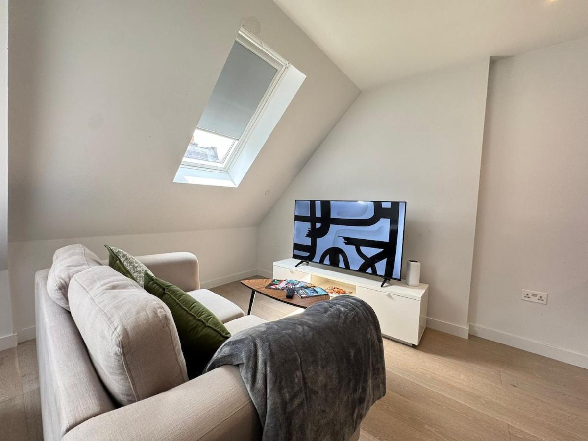 Prime Location! Cozy By Riverside,tube, Shops Apartment *