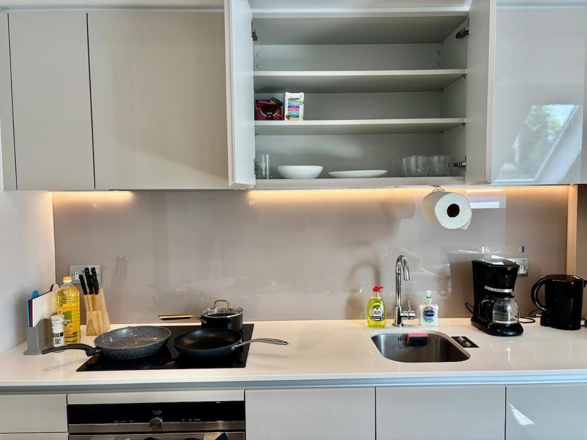 Prime Location! Cozy By Riverside,tube, Shops London
