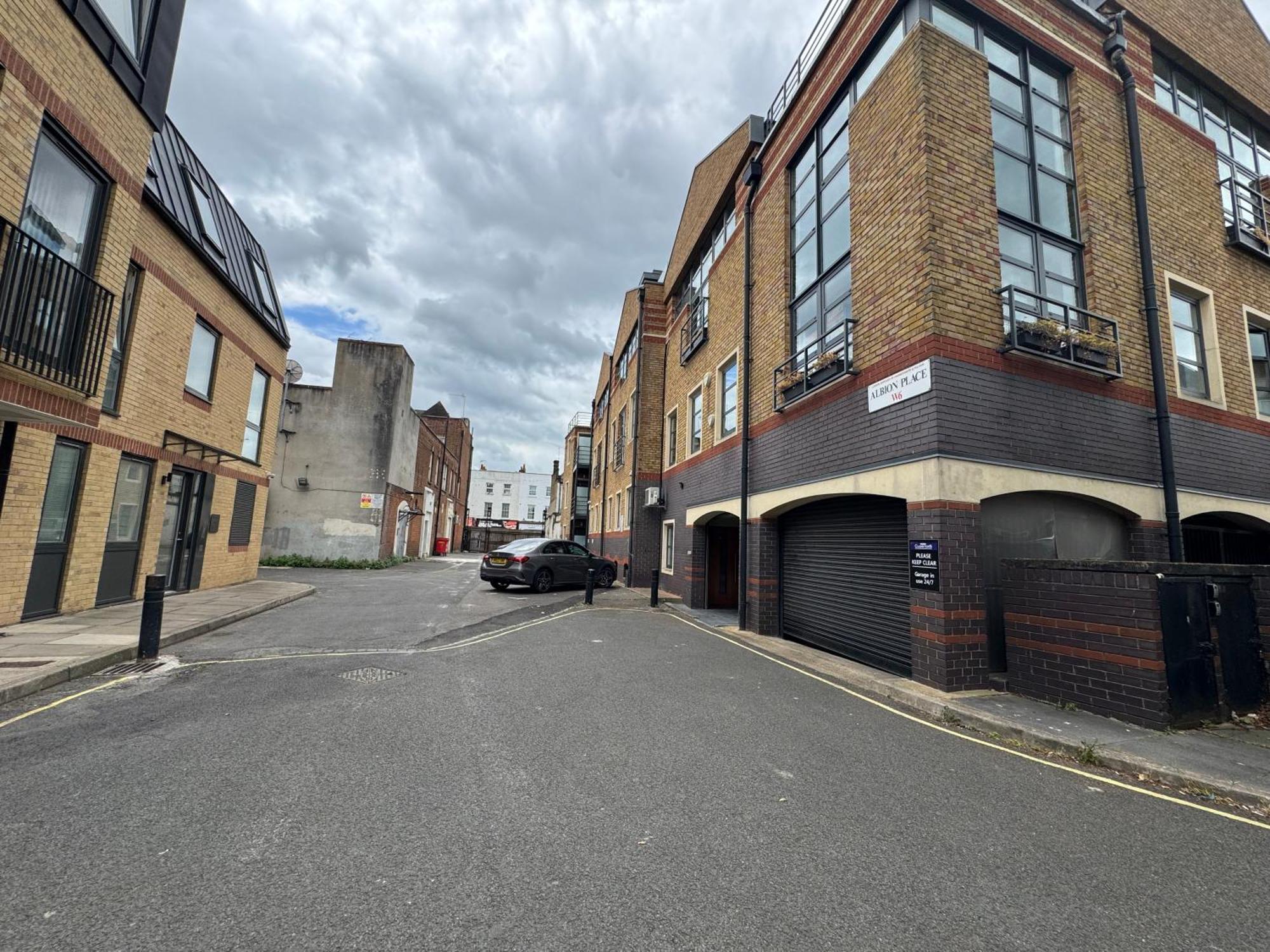 Prime Location! Cozy By Riverside,tube, Shops * London